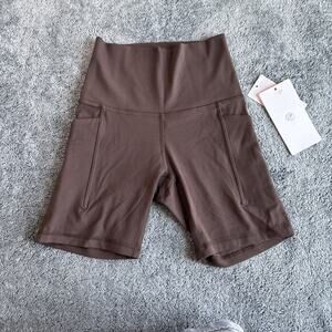 Women's High-Waisted Biker Shorts with Pockets‎ Brown Size XXS